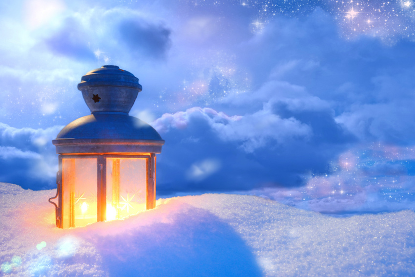 A lamp in the snow.